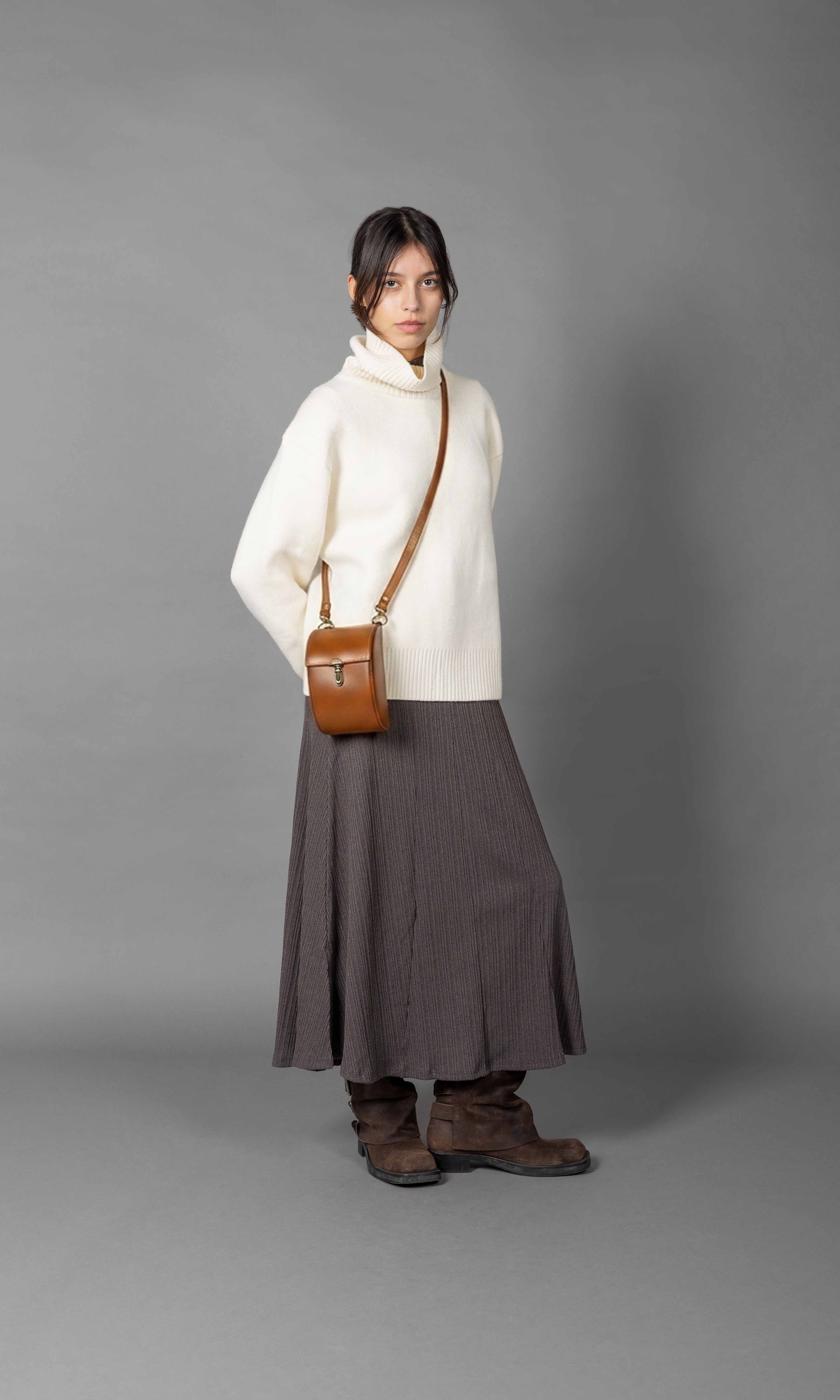 Grace small caramel leather shoulder bag with brass pen clip