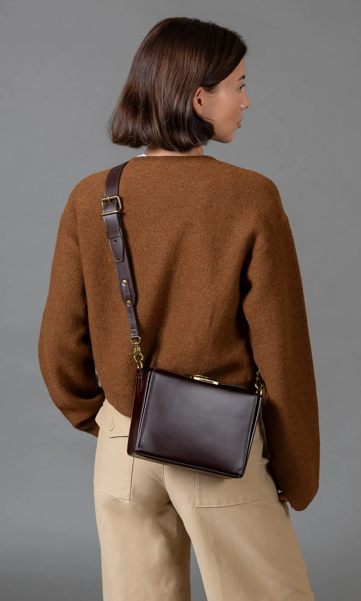Ishie Box minimalist brown leather handbag by Beara Beara